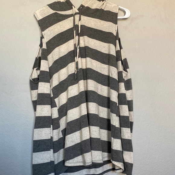 **BRAND NEW** Long Sleeve No Shoulder hoodie - Picture 1 of 4